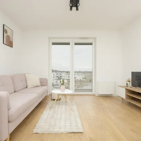 Apartment Bright Pastel With Desk For Remote Work, Balcony And Parking By Renters *