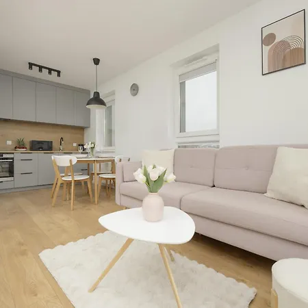 Apartment Bright Pastel With Desk For Remote Work, Balcony And Parking By Renters *